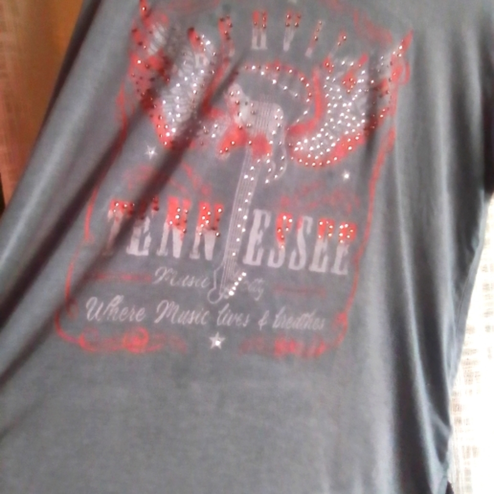Nashville Tennessee t-shirt 👕 with rhinestones